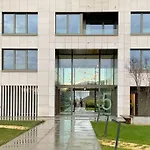 Kirchberg Apartment - High End 1 Bedroom Apartment With Terrace & Parking