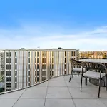 Luxurious 3Br Apt With Jacuzzi In Central Lux