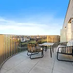 Luxurious 3Br Apt With Jacuzzi In Central Lux