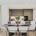 Upscale Urban Apartment Style & Comfort For Six