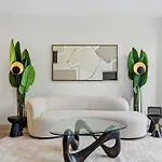 Upscale Urban Apartment Style & Comfort For Six