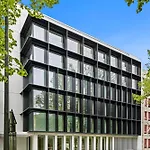 Upscale Urban Apartment Style & Comfort For Six