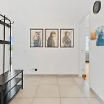 Central Lux 2Br Apt With City Views & Balcony