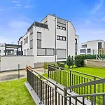 Vibrant Coliving With Comfort And Convenience