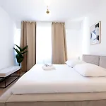 Bright & Stylish 2Br Apt In City Center