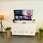 Airy And Spacious 3 Bedroom W Terrace&Parking