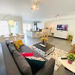 Airy And Spacious 3 Bedroom W Terrace&Parking