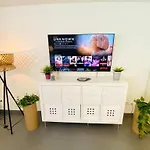 Bright And Airy 3 Bedroom With Terrace&Parking