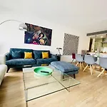 Lovely 2 Bedroom Flat With Balcony And Parking