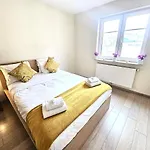 Chic City Retreat 2Br Near Station With Parking-2A