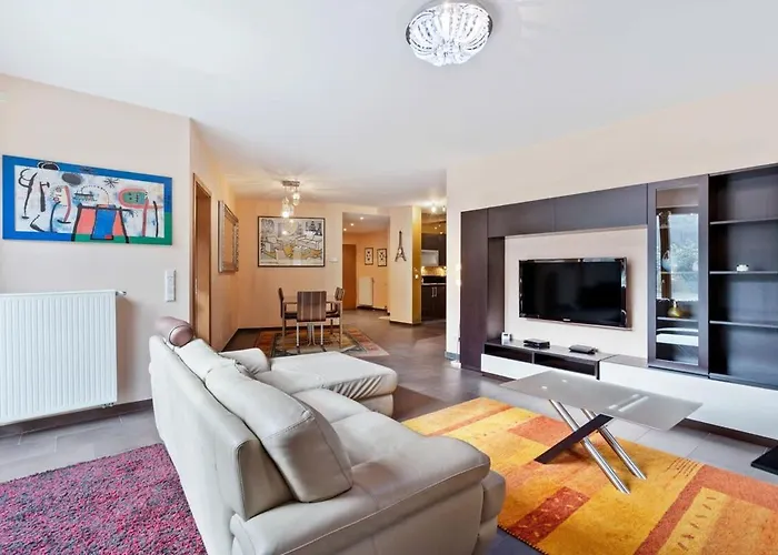 Stylish 2-Bed Gem, Nature & Comfort