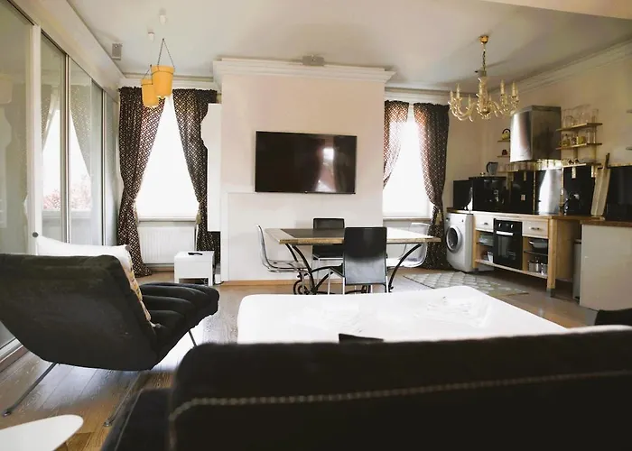Beautiful Unique 1 Bedroom Apartment