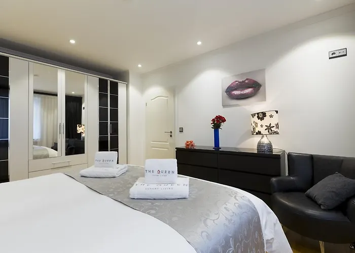 The Queen Luxury Apartments - Villa Cortina