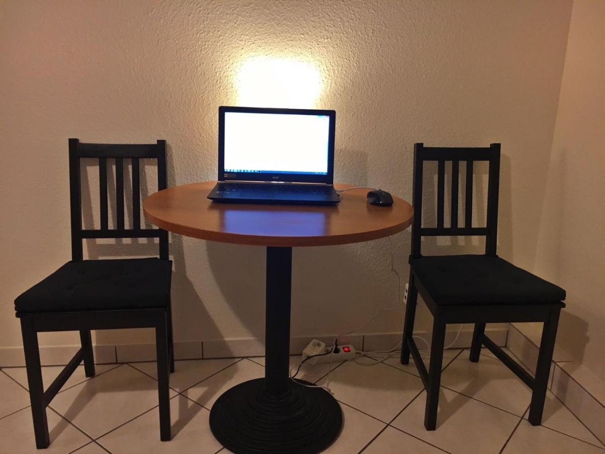Apartment Cozy - King Bed - Netflix - Projector - Fast Wi-fi *