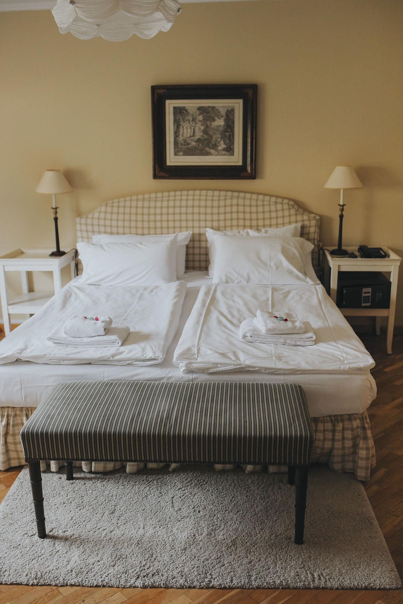 Le Chatelet Hotel 3*