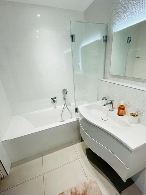 Apartment Luxury 3 Bedrooms Flat In The Heart Of Gasperich Terrace And Parking-cd2 Luxemburg