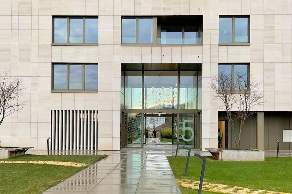 Appartement Kirchberg - High End 1 Bedroom With Terrace & Parking Luxemburg