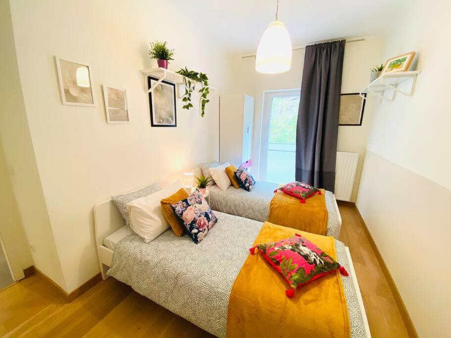 3 Bedrooms In Center With Terraces & Parking-rol1