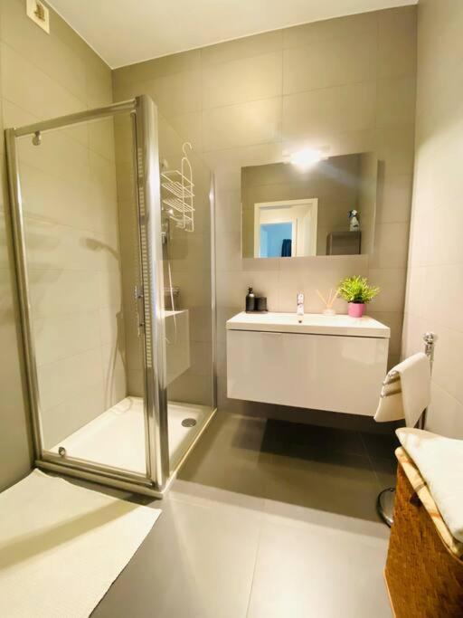 3 Bedrooms In Center With Terraces & Parking-rol1