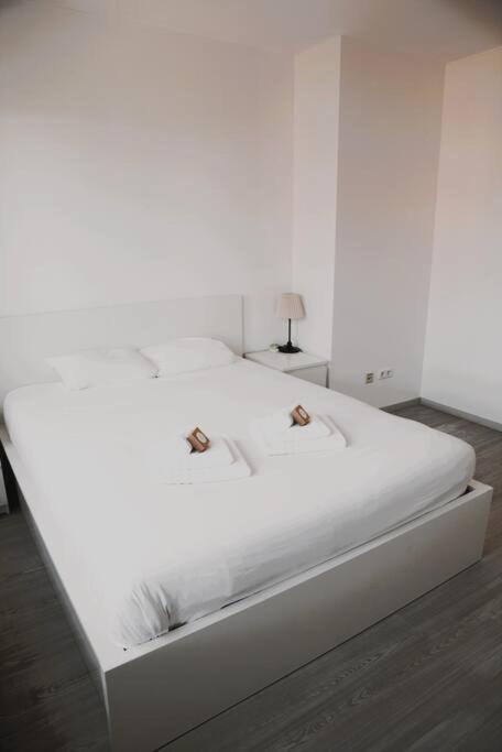Lovely Modern 1 Bedroom *