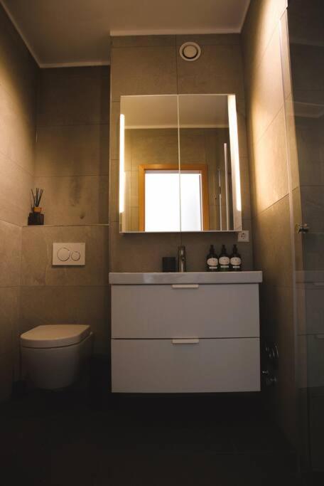 Lovely Modern 1 Bedroom