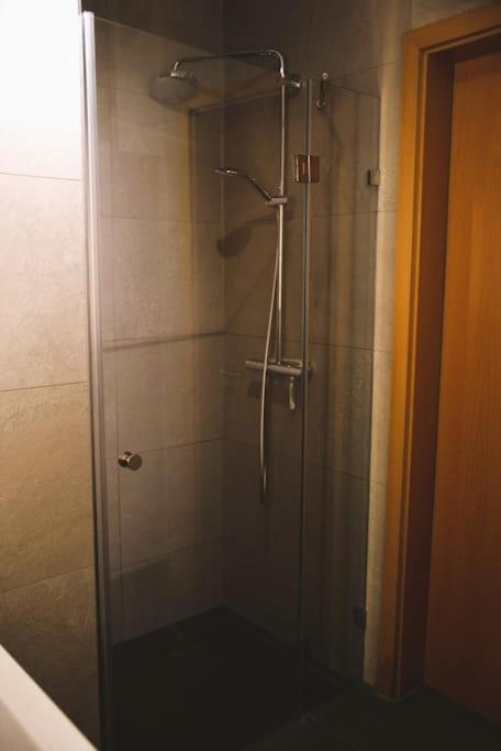 Lovely Modern 1 Bedroom *