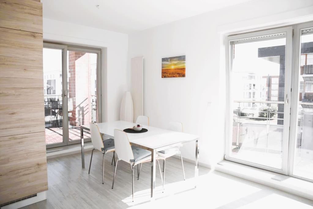 Lovely Modern 1 Bedroom *