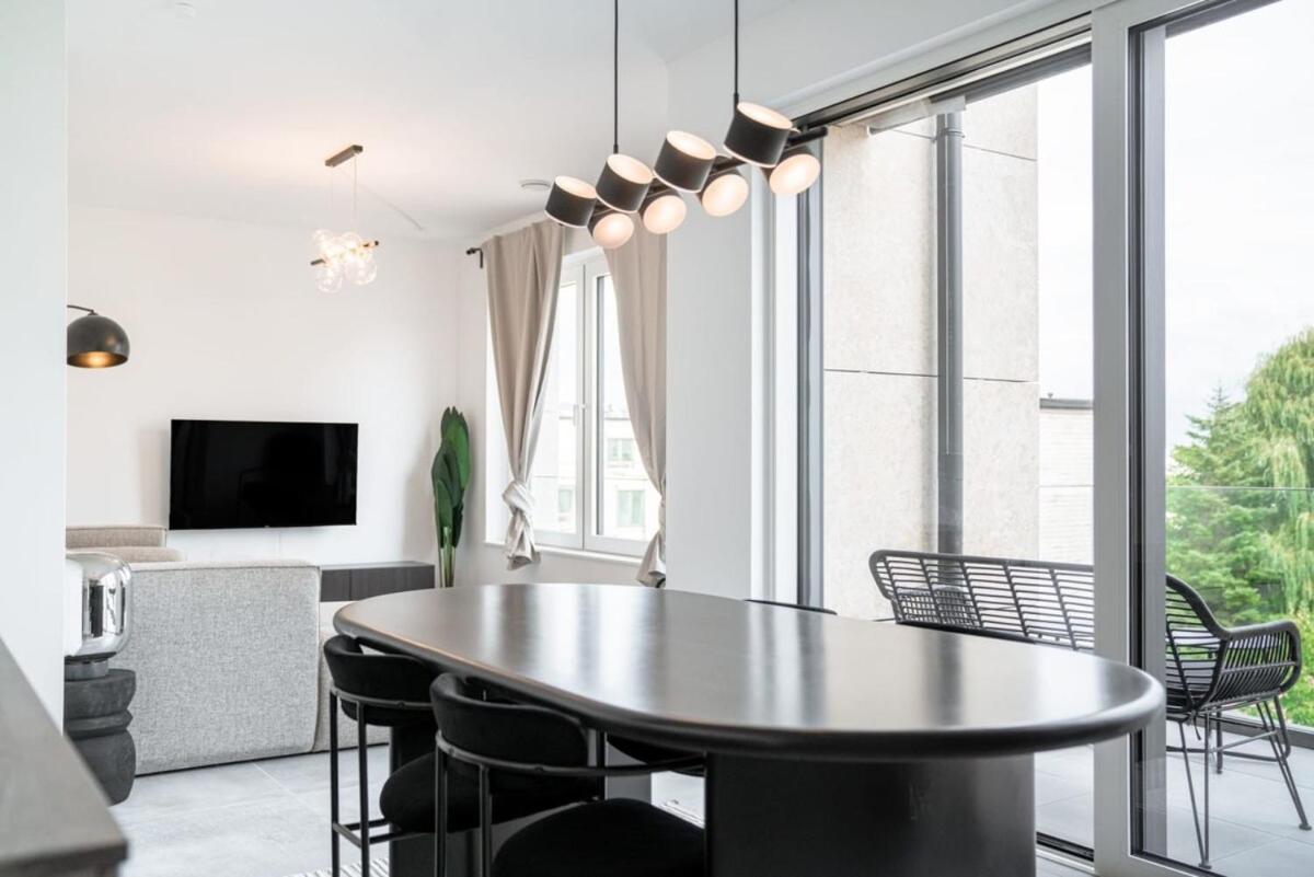 Lux 1br King Bed, Balcony, Near Center Apartment *