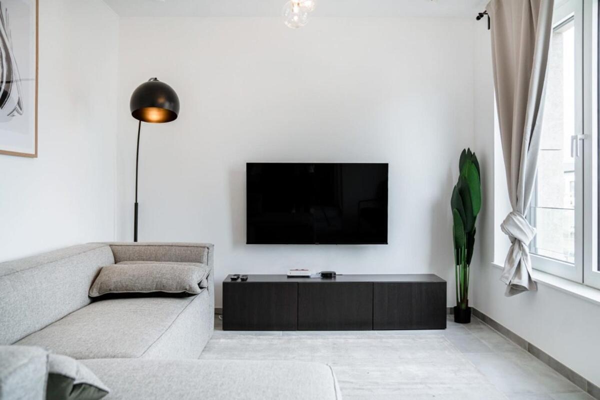 Lux 1br King Bed, Balcony, Near Center