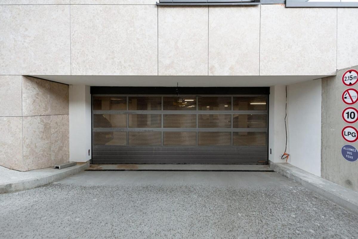 Apartment Lux 1br King Bed, Balcony, Near Center *