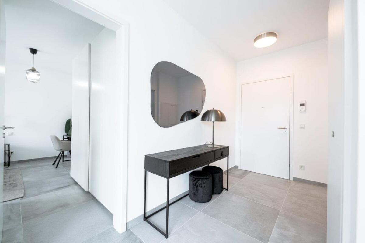 Lux 1br King Bed, Balcony, Near Center Apartment *