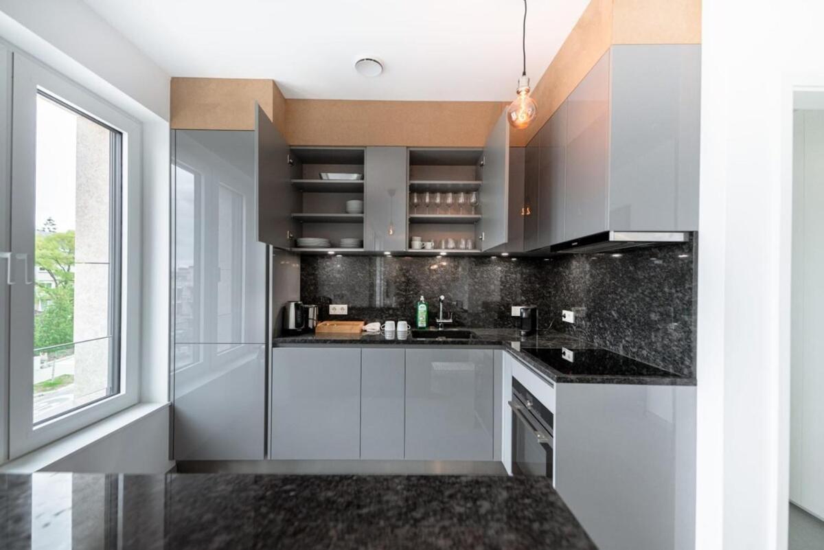 Lux 1br King Bed, Balcony, Near Center Apartment
