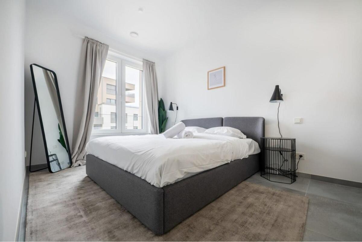 Lux 1br King Bed, Balcony, Near Center *