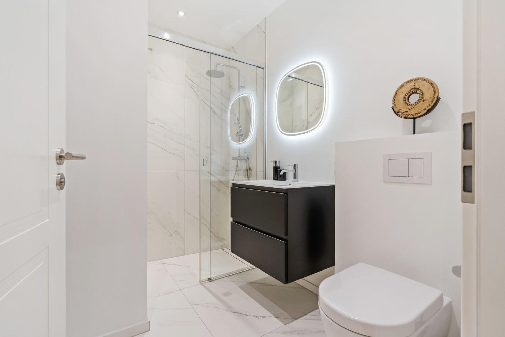 Luxurious 3br Apt With Jacuzzi In Central Lux *