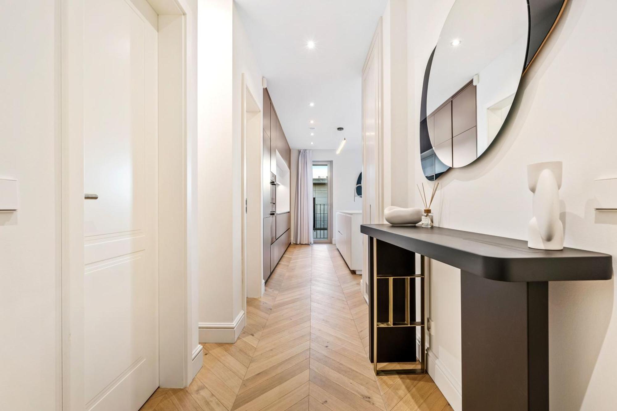 Apartment Luxurious 3br Apt With Jacuzzi In Central Lux