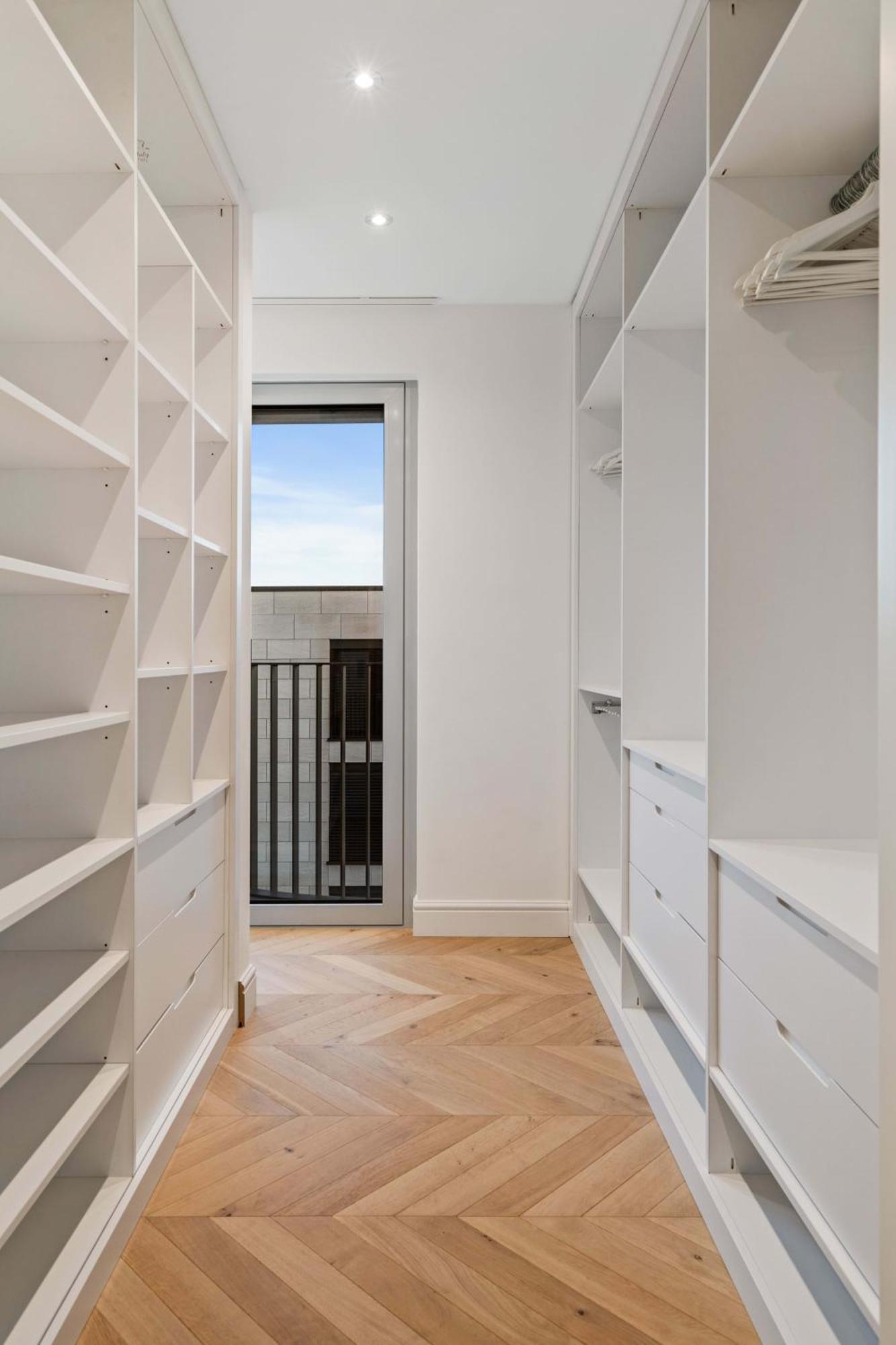 Luxurious 3br Apt With Jacuzzi In Central Lux Apartment *