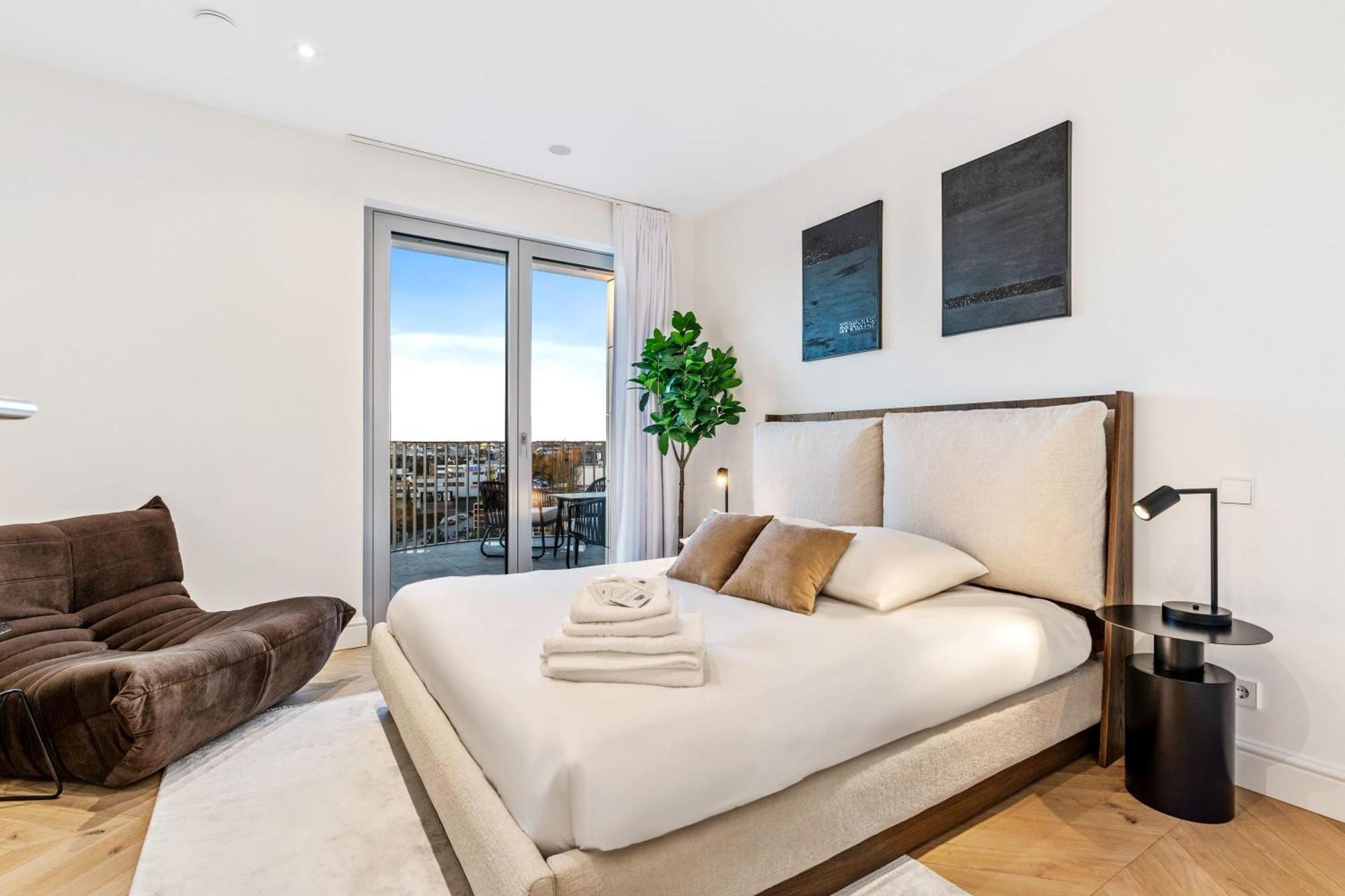 Apartment Luxurious 3br Apt With Jacuzzi In Central Lux *