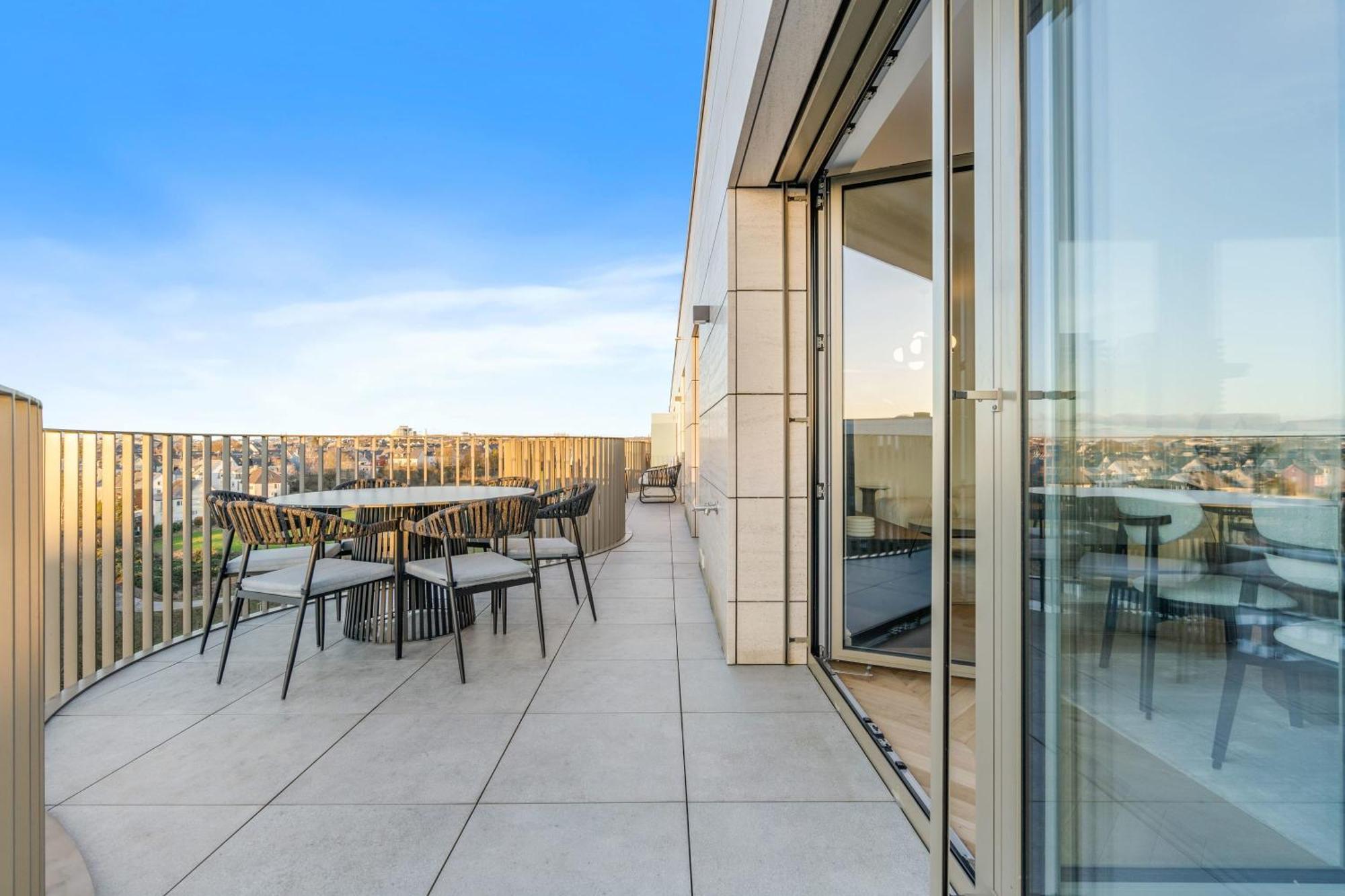 Apartment Luxurious 3br Apt With Jacuzzi In Central Lux *