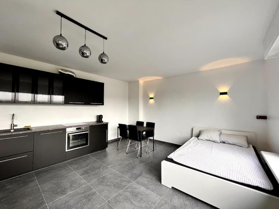 Stylish Fully Equipped Studio Close To Centre *