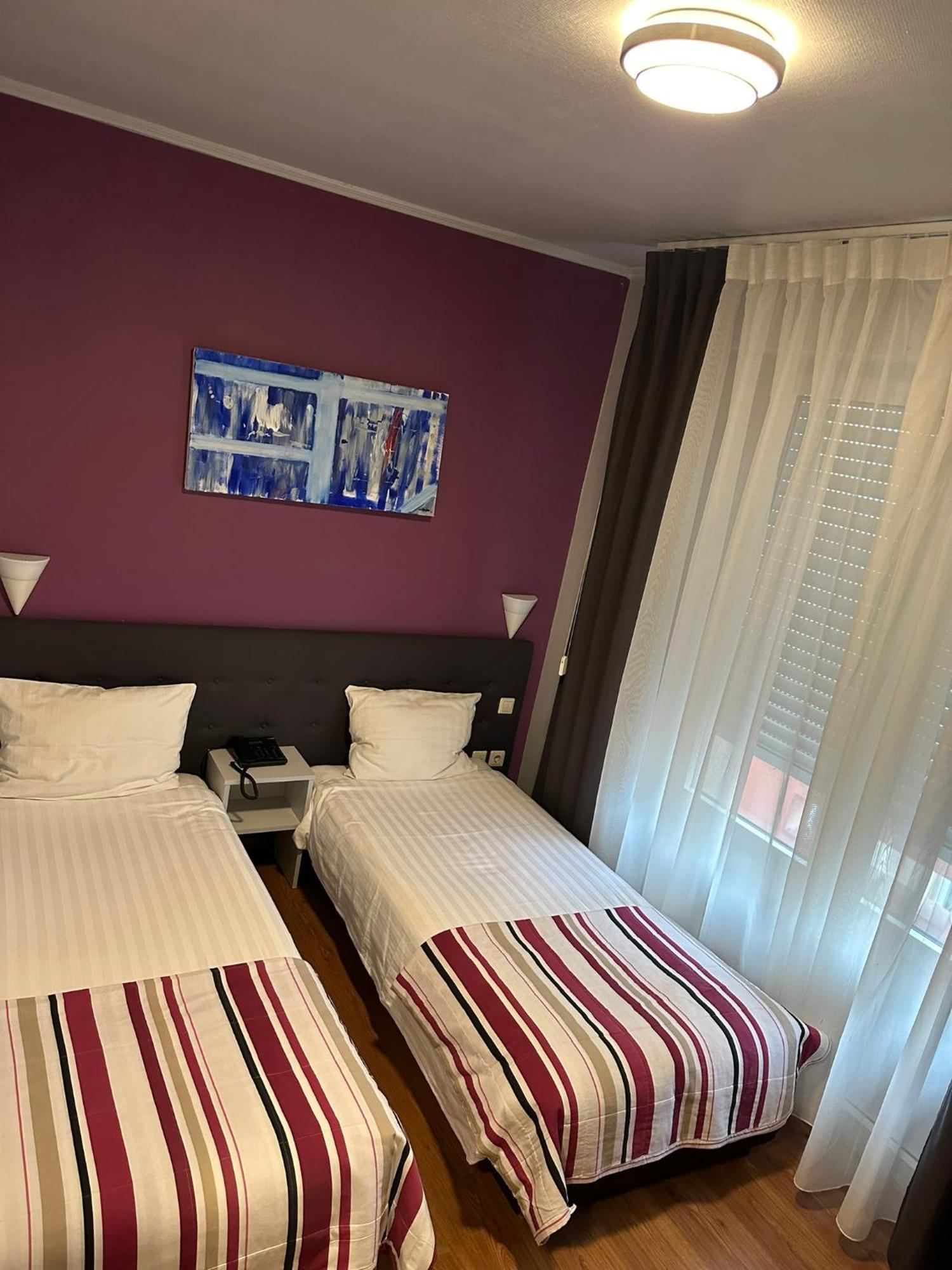 Yasha Hotel