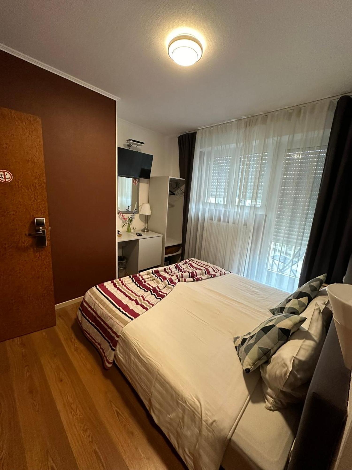 Yasha Hotel 3*