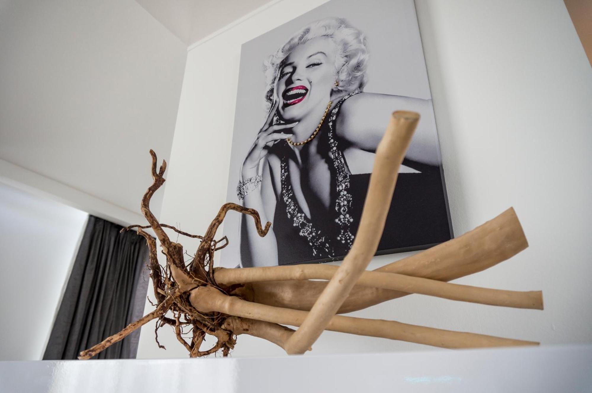 The Queen Luxury - Marilyn