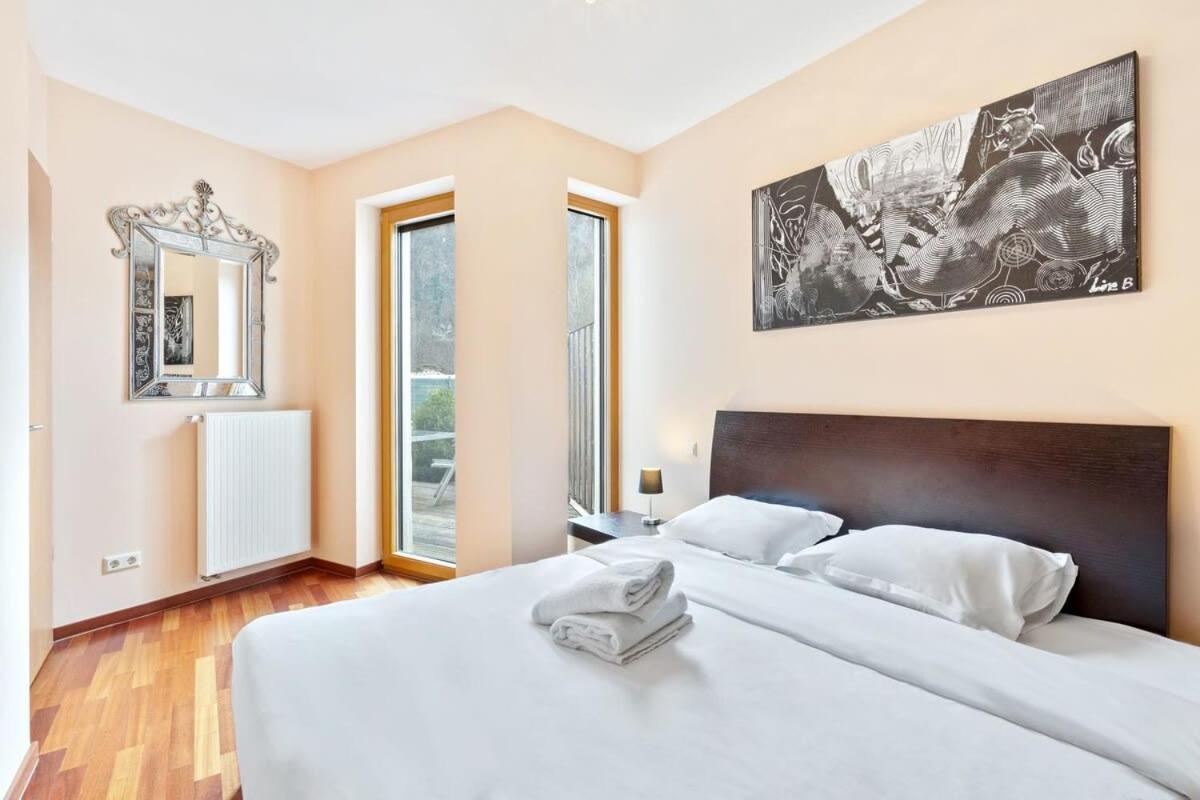 Stylish 2-bed Gem, Nature & Comfort