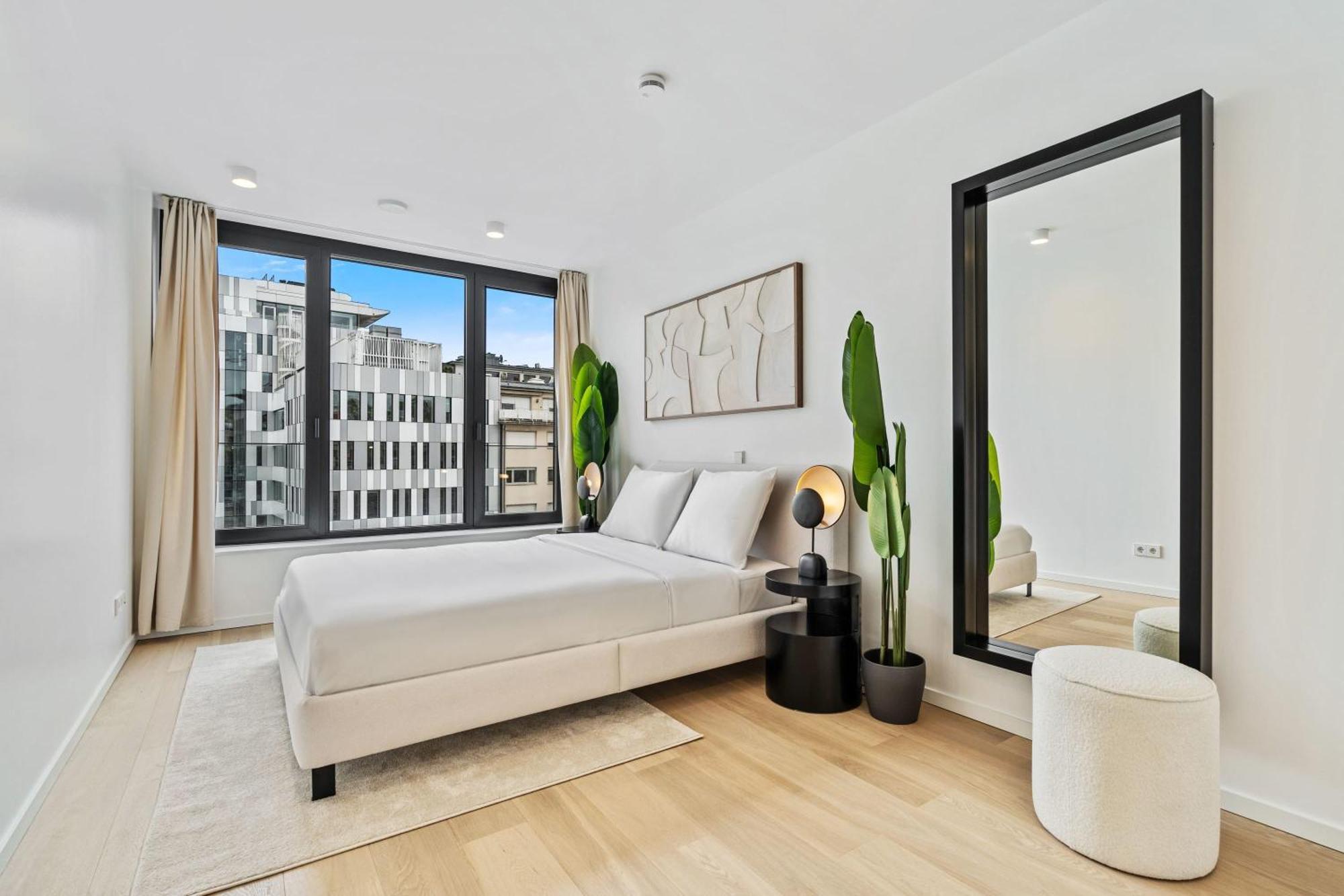 Upscale Urban Style & Comfort For Six Apartment *
