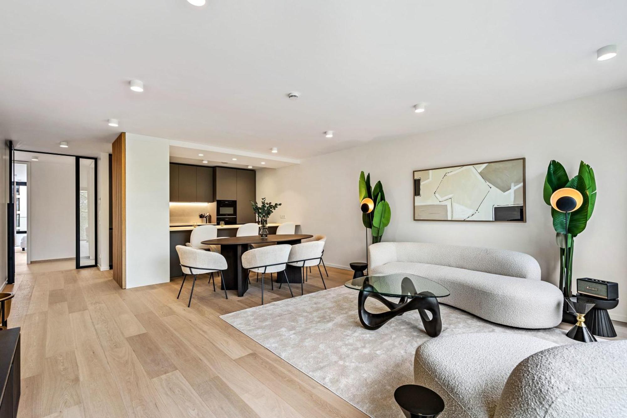 Upscale Urban Style & Comfort For Six *