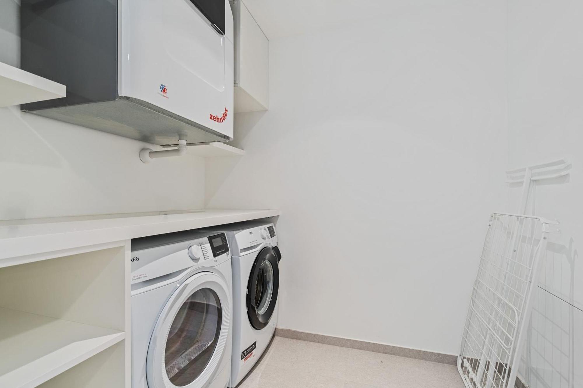 Upscale Urban Style & Comfort For Six