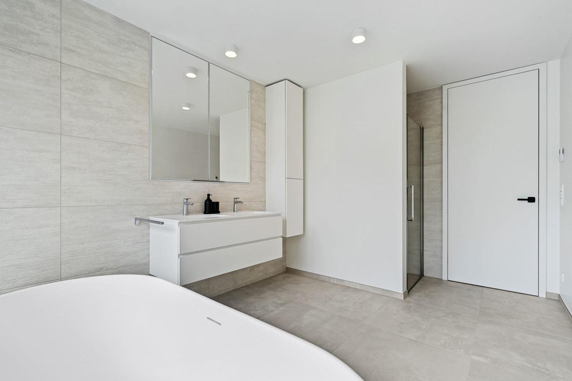 Upscale Urban Style & Comfort For Six Luxemburg