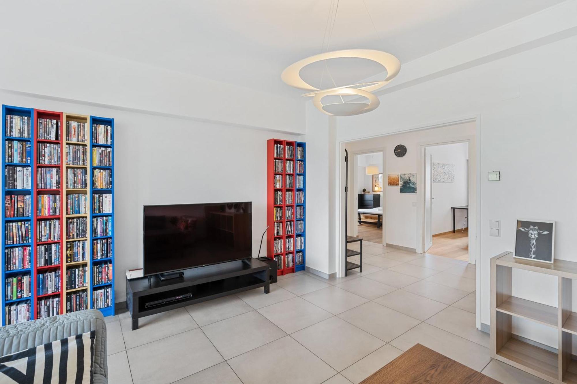 Lux 2br With Views & Balcony *
