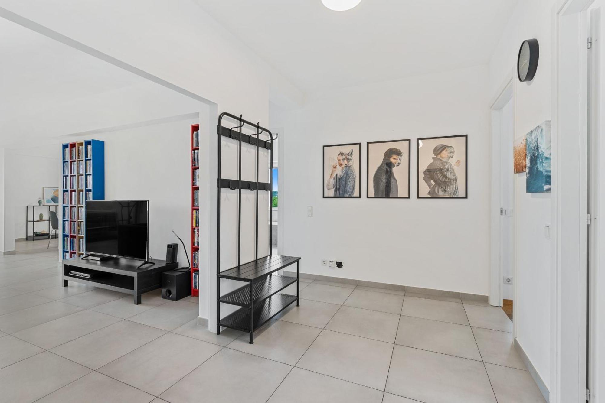 Apartment Lux 2br With Views & Balcony *