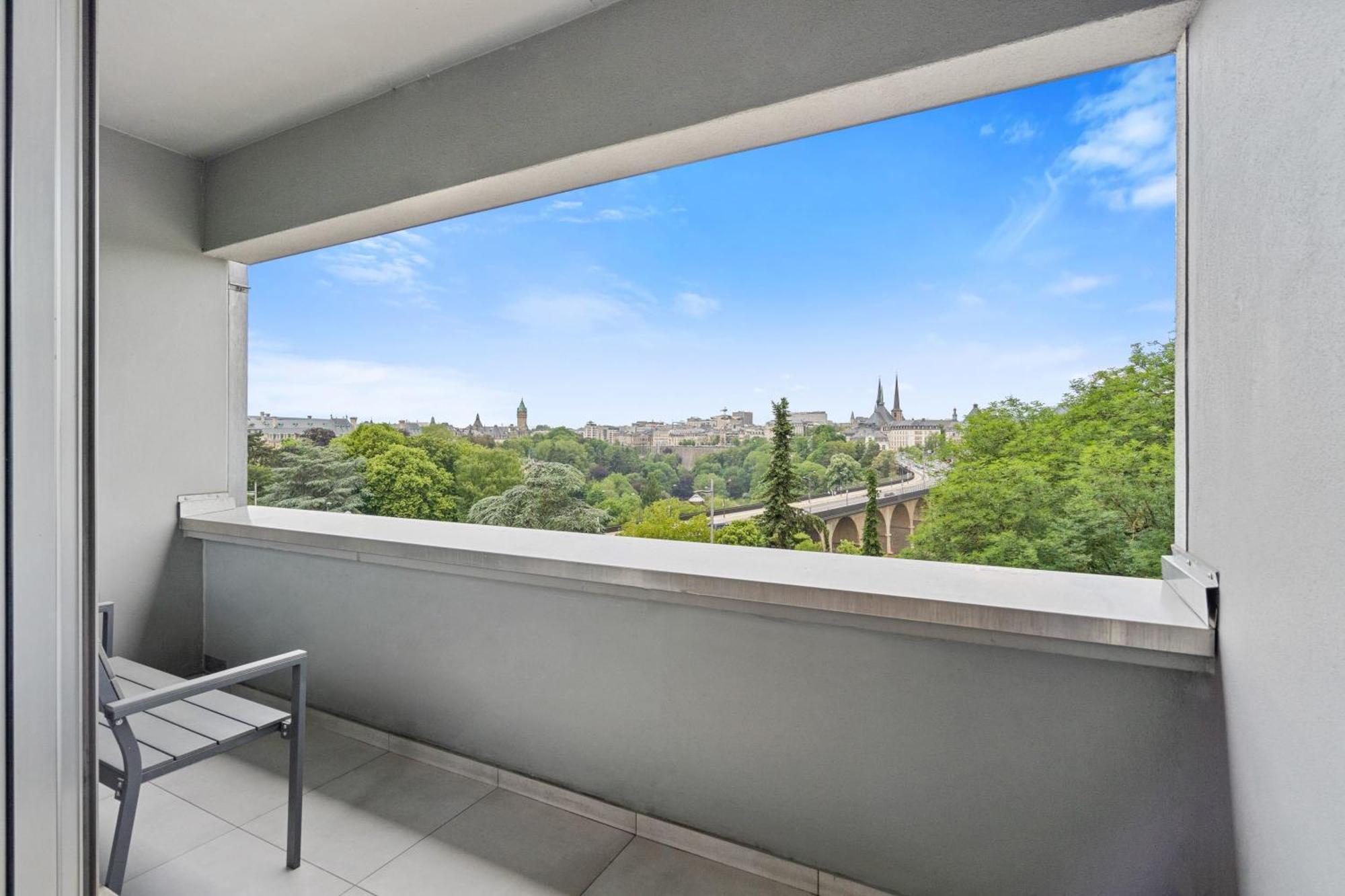 Apartment Lux 2br With Views & Balcony